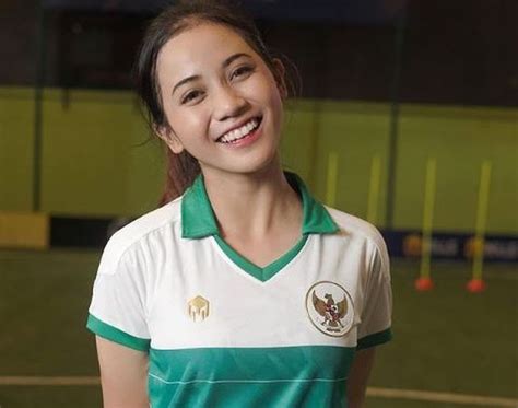 Biodata Dan Agama Shafira Ika Putri Kartini Si Cantik Bek Timnas Putri Indonesia Idola Kaum