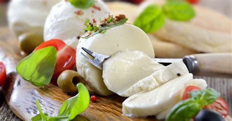 Est-ce que manger du fromage le soir fait grossir