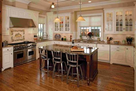 18 Kitchen Islands With Seating In Traditional Style