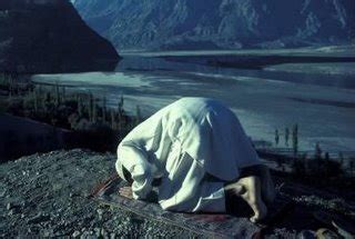 Bagaimana cara melakukan sujud sajadah atau tilawah? Penjelasan dan Tata Cara Sujud Sahwi, Sujud Tilawah dan ...