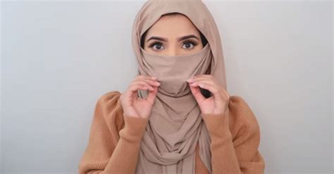 Masker scuba karakter wajah gambar mulut untuk dewasa & anak. Hijab Gambar Kartun Pakai Masker Wajah Png
