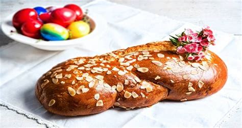Finish your easter meal with one of our decadent dessert recipes. Πασχαλινά τσουρέκια | Greek recipes dessert, Camp cooking ...
