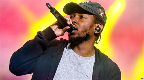 Kendrick Lamar And Big Sean Both Win Three Bet Hip Hop Awards Bbc News