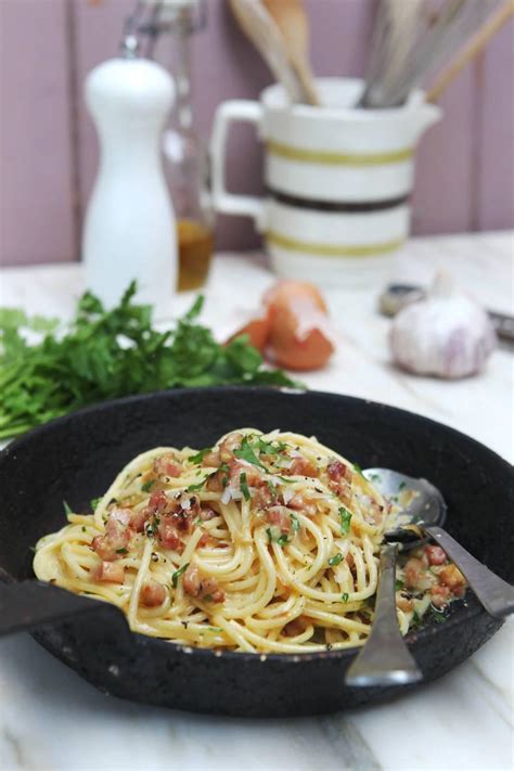 Spaghetti carbonara, one of the most famous pasta recipes of roman cuisine, made only with 5 simple ingredients: Food Friday: Delicious pasta carbonara 27 March 2015 Free