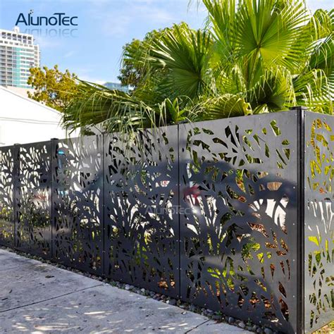 China Wholesale Large Size Prefabricated Decorative Metal Garden Fence