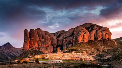 Den argentinske målmager vender som sagt tilbage til spanien. Agüero village at sunrise, Huesca, Aragon, Spain | Huesca ...
