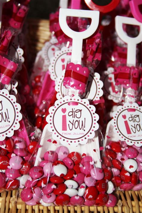 Check out our list of valentines day gifts for friends. Cute Food For Kids?: Valentine's Day Treat Bag Ideas