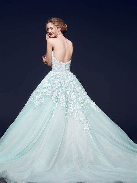38 Incredibly Romantic And Elegant Wedding Gowns For The Wedding Of