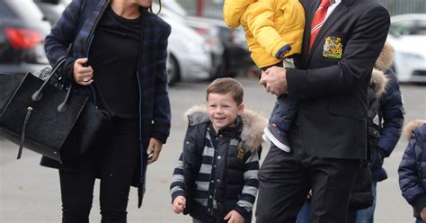 Rooney was angry they had taken snaps of him. Wayne Rooney avec son épouse Coleen et ses enfants Kai et ...