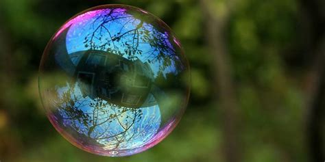Ti proponiamo 30 giochi da fare all'aperto: Come fare le bolle di sapone in casa - greenMe