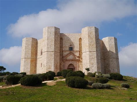 Secret Italia Tours The Castel Del Monte A Octagonal Castle In Apulia