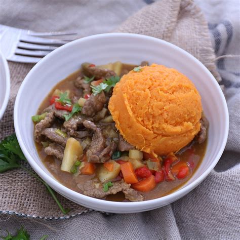 Add cooked beef into the skillet with vegetables. FoodAce: Easy Shredded Beef sauce