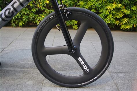 Kitt Design 451 Carbon Tri Spoke Wheel Set Black Logo Velostyleticket