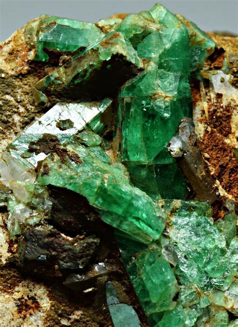 325 Gram Top Quality Green Emerald Crystals Specimen From Panjsher