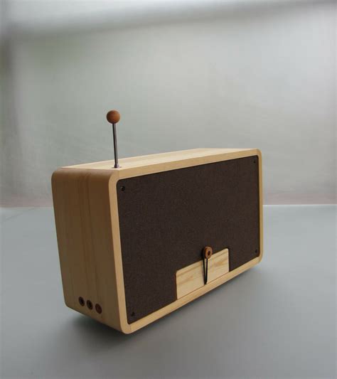 Design With Benefits - Rekto wooden radio