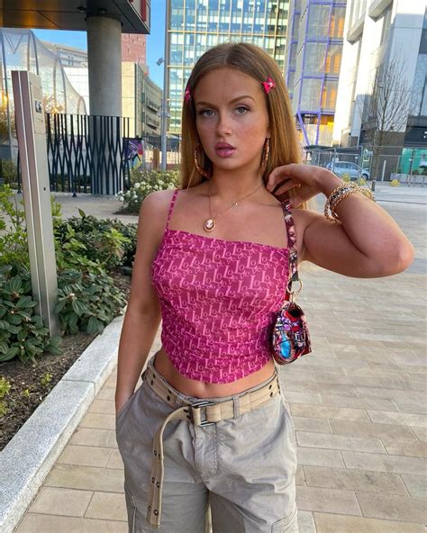 Eastenders Maisie Smith Poses With Her Lookalike Sister