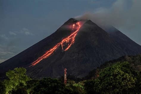 Indonesische Vulkaan Merapi Spuwt Lava Het Nieuwsblad