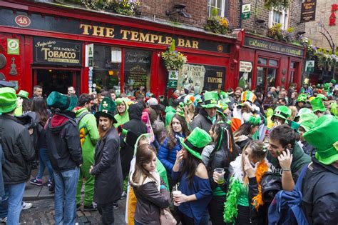 Dublin Pubs Ready For Boost From Strong Us Dollar On St Patricks Day Bloomberg
