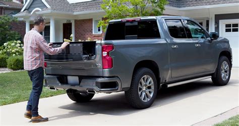 2021 Chevrolet Silverado 1500 Offers New Multi Flex Tailgate