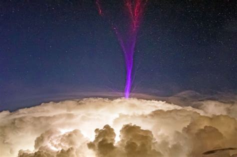 Rare Purple Lightning Strike Occurs Far Higher In The Atmosphere Grabey