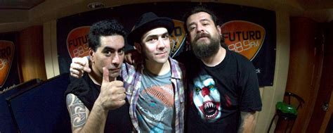 Weichafe es la banda que mejor representa el sonido del rock chileno desde hace ya 20 años, con una vigencia absoluta. El regreso de Weichafe en vivo en Radio Futuro — Futuro