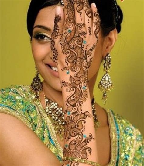 Save these latest bridal mehandi designs photos to try on your hands in this wedding season. 18 Fashion: Indian Wedding Mehndi Designs