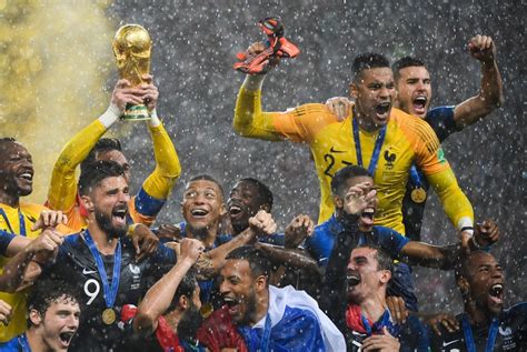 Coupe du monde: la folle joie des joueurs, Deschamps au bord des larmes
