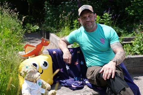 Tom Hardy Returns To Cbeebies Bedtime Stories For Nhs Special Indy100