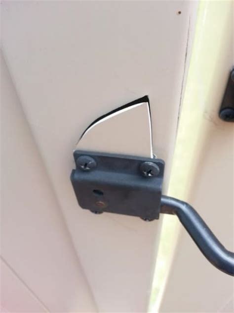 Plastic/Vinyl fence repair - DoItYourself.com Community Forums