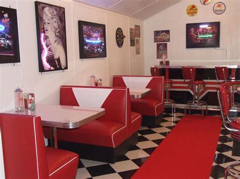 How To Decorate In American 1950s Retro Diner Styleretro Diner