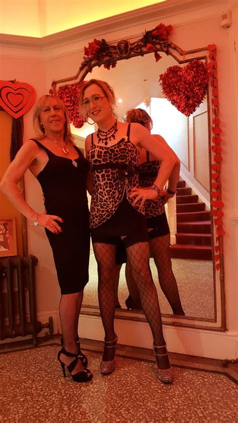 Mike Pauline And Lisa At Lovejoys Club 5 Pics Xhamster