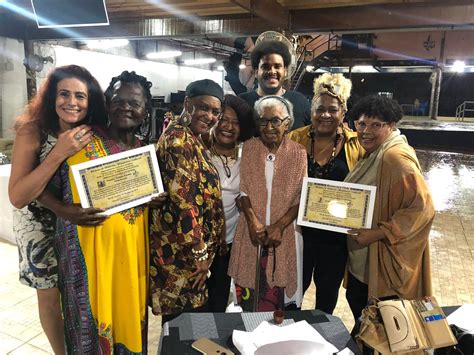 O movimento charme teve os seus priomórdios 14 yıl önce. Sarau literário no Renascença Clube homenageia Vó Maria ...