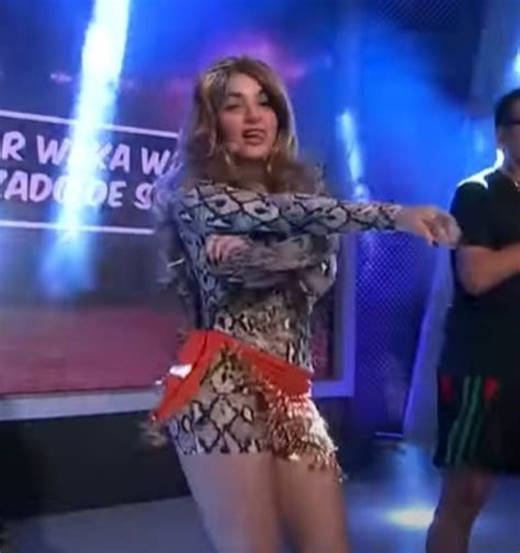 Karely Ruiz Baila El Waka Waka Y Demuestra Ser Más Colombiana Que Shakira
