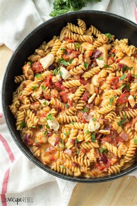 One Pot Bbq Chicken And Bacon Pasta The Recipe Rebel