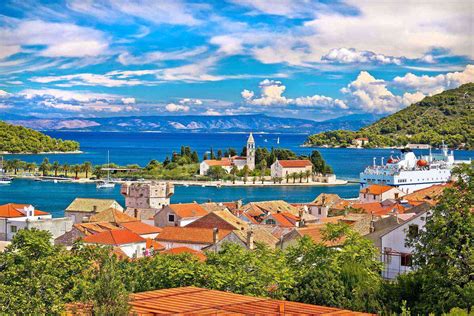 With over 1000 islands off the croatia coast (1245 to be exact), it can be overwhelming to. Croatia's Dalmatian Coast Is the Most Beautiful Shoreline ...
