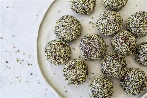 You Ll Be Making These Chocolate Hazelnut Balls On Repeat This Year