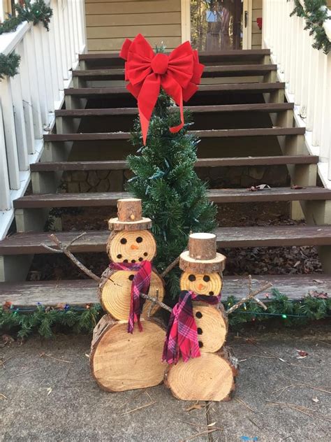 This year i decided to save money and make my own decorations! Small Wood Slice Snowman, Christmas Decor | Outdoor ...