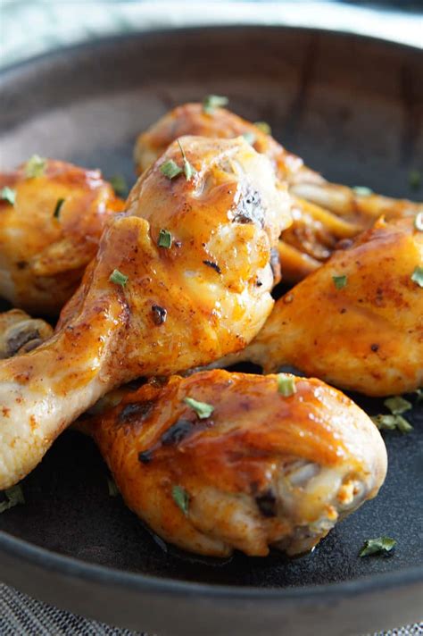 This recipe for chicken drumsticks in an instant pot is easy and quick! Instant Pot Chicken Drumsticks | A Food Lover's Kitchen