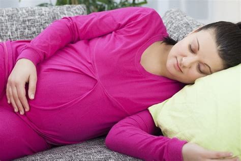 آیا خوابیدن طولانی مدت بر روی شکم در زنان باردار خطرناک است؟