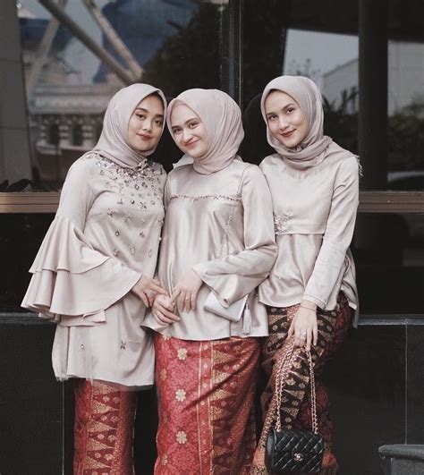 Ide lain dari desain baju. Inspirasi Gaun untuk Bridesmaid Berhijab