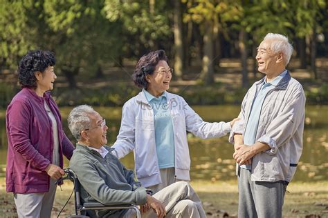 Elderly People Walking And Chatting In The Park Picture And Hd Photos