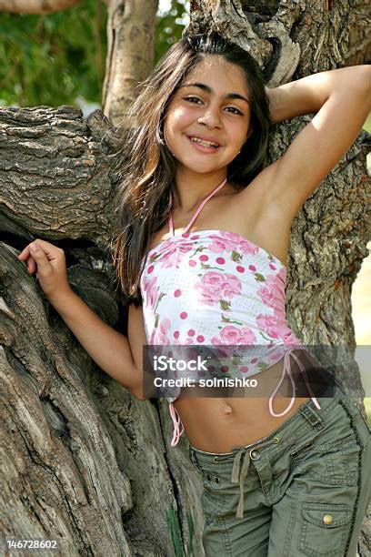 Outdoor Portrait Von Einem Hübschen Mädchen Stockfoto Und Mehr Bilder Von 10 11 Jahre 10 11