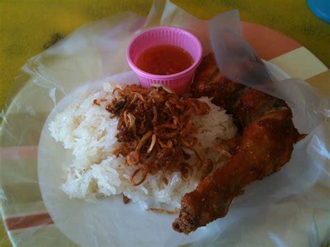 Pulut ayam thai merupakan salah satu hidangan yang cukup digemari di kalangan warga kelantan dan thailand. Langkawi RATU Homestay: Resepi Pulut Ayam Thai