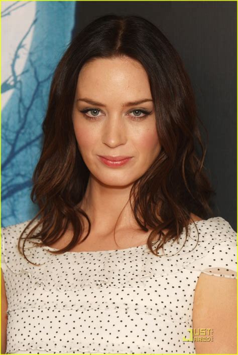 Emily Blunt Is Howling Hot Photo Emily Blunt Pictures Just