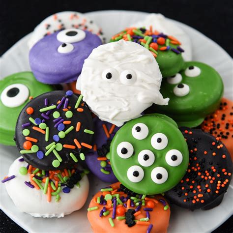 Rich, chocolate cookies with an oreo baked inside and coated with festive sprinkles will put a. Halloween Dipped Oreos | Recipe | Halloween dip, Fun ...