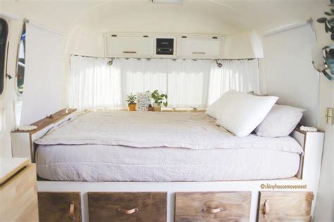 Simple Interior Bedroom Design Bedroominteriordecorating Airstream