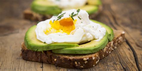 Using egg whites instead of whole eggs isn't always about cutting calories or cholesterol. Egg White Recipes For Weight Loss / Egg White Muffins Healthy Breakfast Meal Prep Clean ...