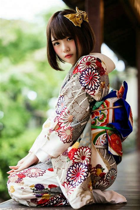 Kimono In 2020 Japanese Traditional Dress Beautiful Japanese Women