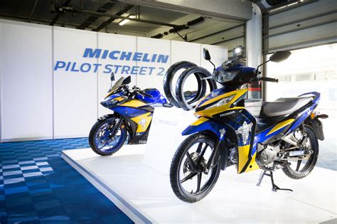 Son un 35 % más duraderos que los neumáticos michelin pilot sporty*. Michelin Pilot Street 2 - MotoGP DNA for Street ...
