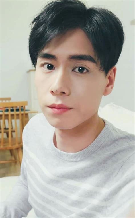 Got chucks on with saint laurent, gotta kiss myself, i'm so pretty. Hu Yi Tian | Aktor